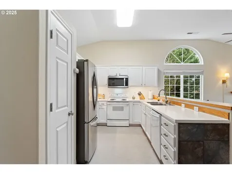4887 R Drive Washougal WA 98671