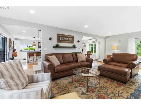 121 S Vista Way Kelso WA 98626
