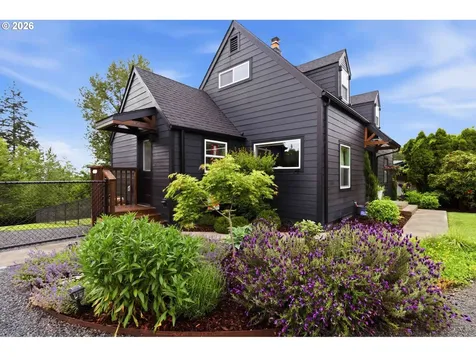 121 S Vista Way Kelso WA 98626