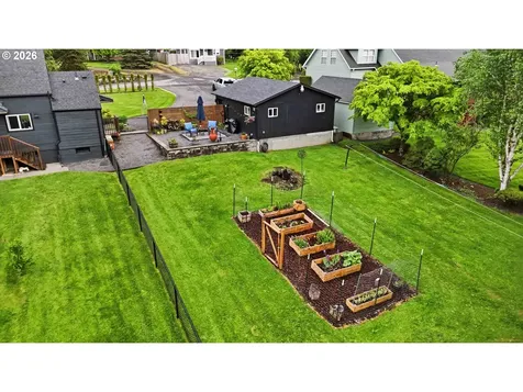 121 S Vista Way Kelso WA 98626