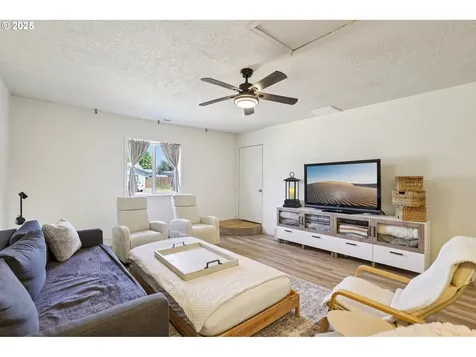 855 N 8th Street Aumsville OR 97325
