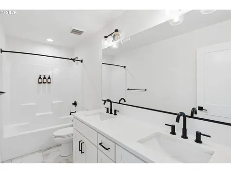 10025 SE Nicholas Drive Happy Valley OR 97086