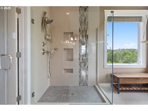 24 Empire Drive Silver Lake WA 98645