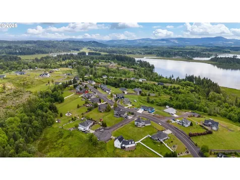 24 Empire Drive Silver Lake WA 98645