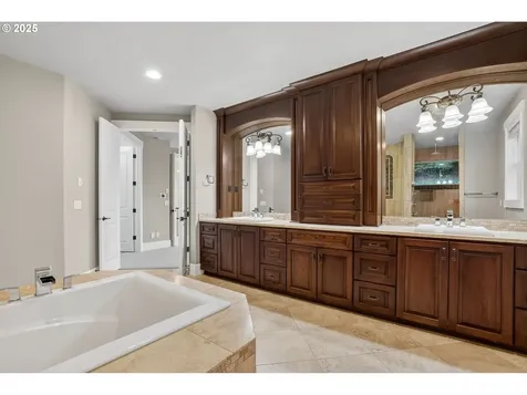 3828 NW Devoto Lane Portland OR 97229