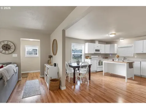 212 Picture Street Independence OR 97351