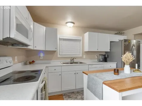 212 Picture Street Independence OR 97351