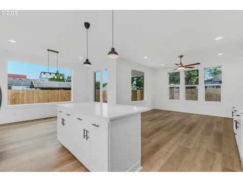 1209 S 6th Avenue Kelso WA 98626