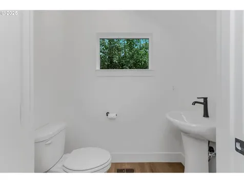 1209 S 6th Avenue Kelso WA 98626