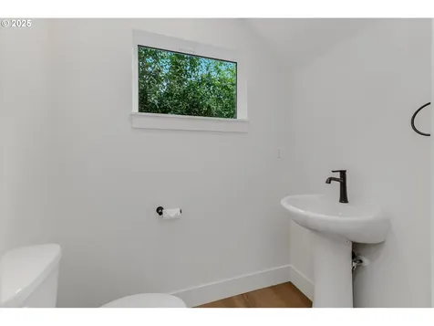 1209 S 6th Avenue Kelso WA 98626