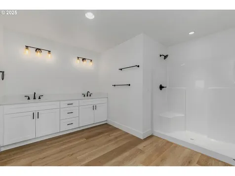 1209 S 6th Avenue Kelso WA 98626