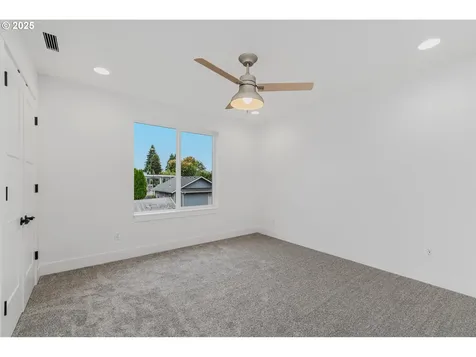 1209 S 6th Avenue Kelso WA 98626