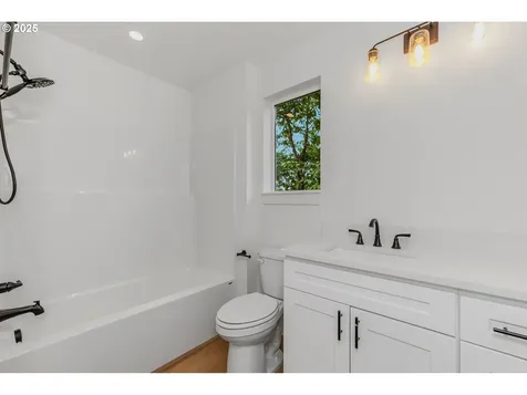 1209 S 6th Avenue Kelso WA 98626