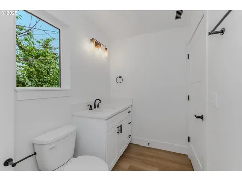 1209 S 6th Avenue Kelso WA 98626