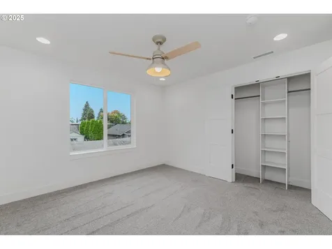 1209 S 6th Avenue Kelso WA 98626