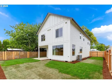 1209 S 6th Avenue Kelso WA 98626