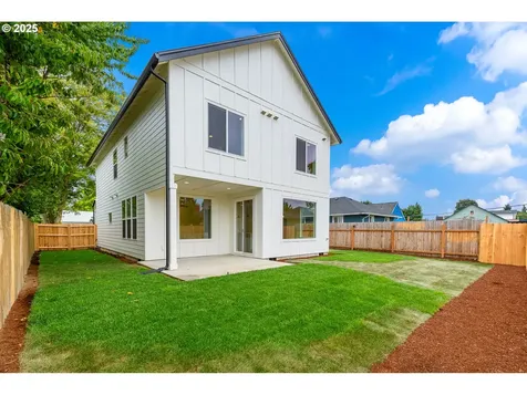 1209 S 6th Avenue Kelso WA 98626