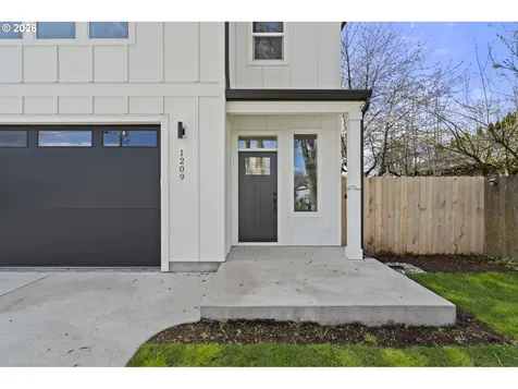 1209 S 6th Avenue Kelso WA 98626