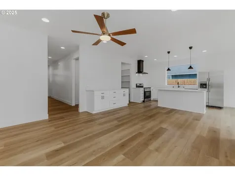 1209 S 6th Avenue Kelso WA 98626