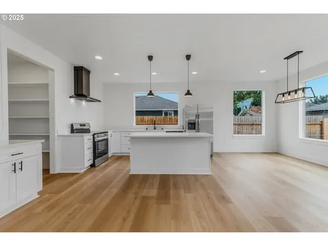1209 S 6th Avenue Kelso WA 98626