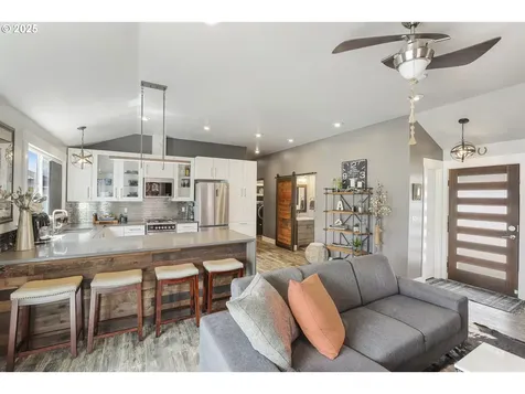 1645 N Jantzen Avenue Portland OR 97217