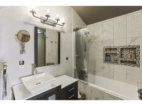 1645 N Jantzen Avenue Portland OR 97217