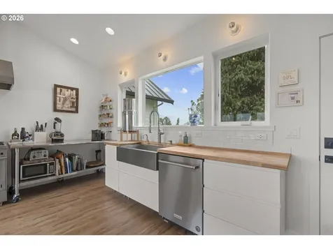 21080 NE Ribbon Ridge Road Newberg OR 97132