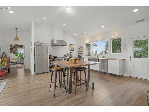 21080 NE Ribbon Ridge Road Newberg OR 97132