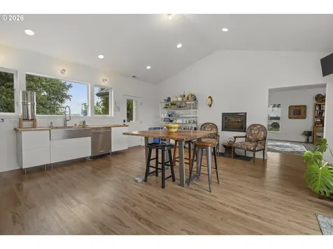21080 NE Ribbon Ridge Road Newberg OR 97132
