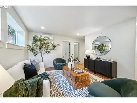 2458 SE Cora Street Portland OR 97202