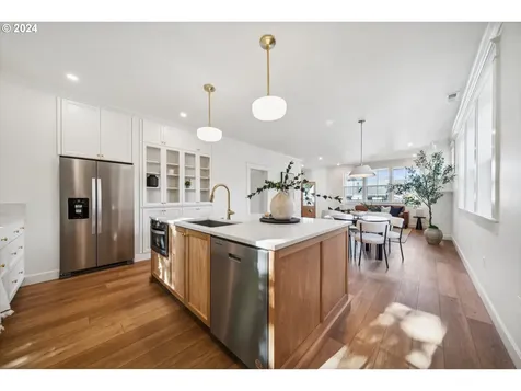2458 SE Cora Street Portland OR 97202