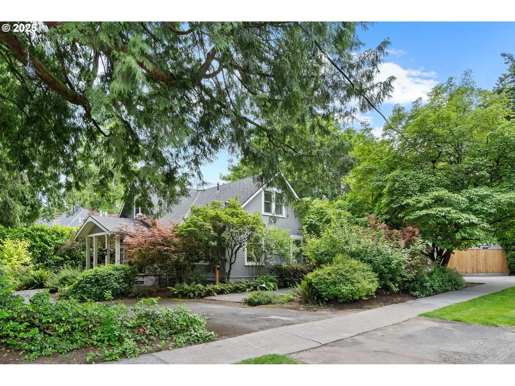 496 8th Street Lake Oswego OR 97034