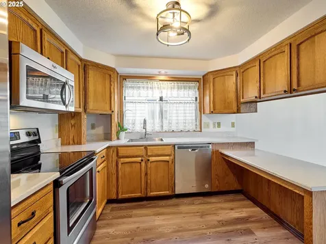 2135 Country Club Terrace Woodburn OR 97071