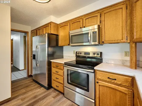 2135 Country Club Terrace Woodburn OR 97071