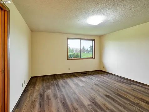 2135 Country Club Terrace Woodburn OR 97071