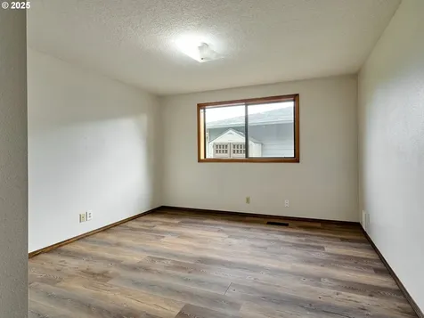 2135 Country Club Terrace Woodburn OR 97071