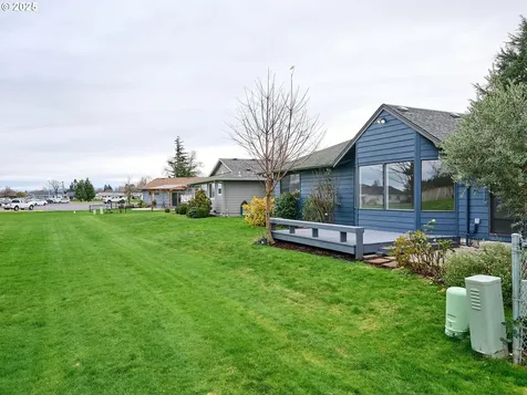 2135 Country Club Terrace Woodburn OR 97071