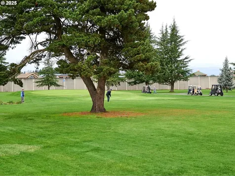 2135 Country Club Terrace Woodburn OR 97071