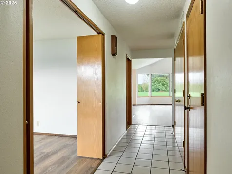 2135 Country Club Terrace Woodburn OR 97071