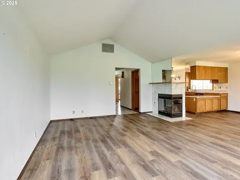 2135 Country Club Terrace Woodburn OR 97071