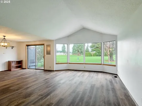 2135 Country Club Terrace Woodburn OR 97071