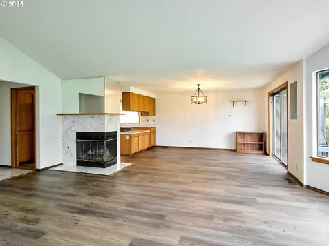 2135 Country Club Terrace Woodburn OR 97071