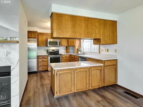 2135 Country Club Terrace Woodburn OR 97071