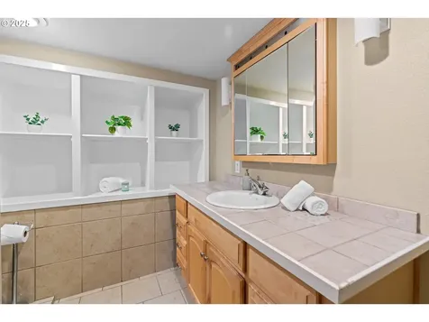 2951 NE 35th Avenue Portland OR 97212