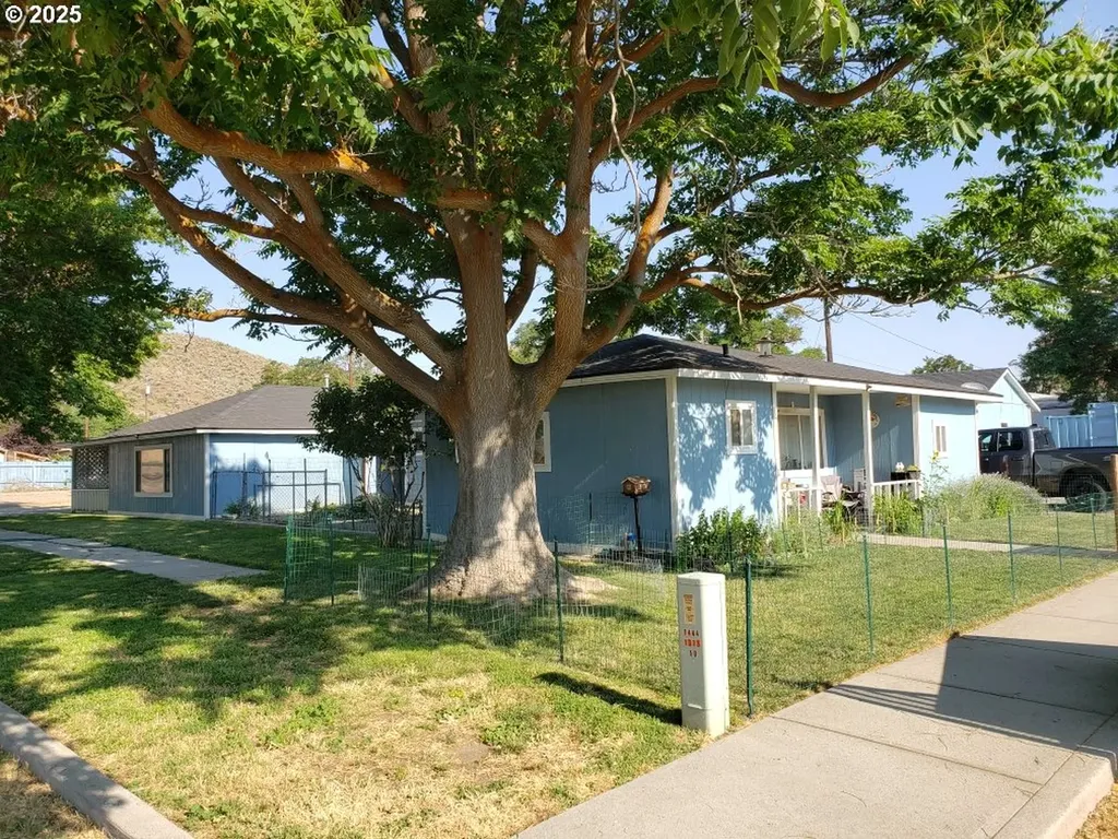 205 W Adams Street Huntington OR 97907