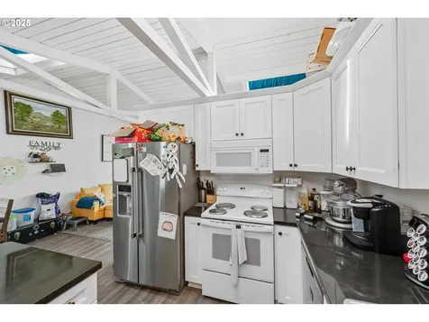 585 S Cammann Street Coos Bay OR 97420