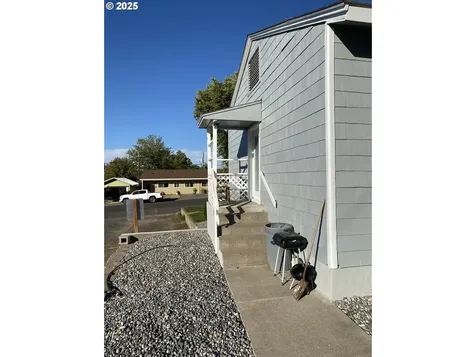 204 SE 12th Street College Place WA 99324