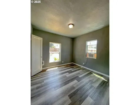 204 SE 12th Street College Place WA 99324