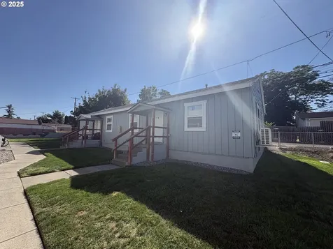 204 SE 12th Street College Place WA 99324