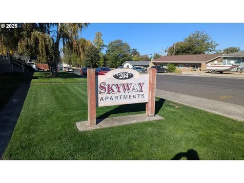 204 SE 12th Street College Place WA 99324